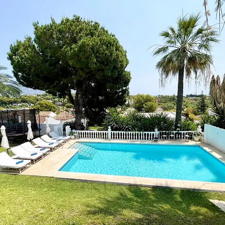 Lovely In The Location 10-12 Beds! Villa
