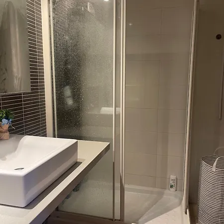 Lovely In The Location 10-12 Beds! فيلة