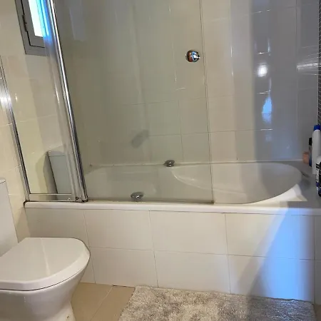 Lovely In The Location 10-12 Beds! فيلة