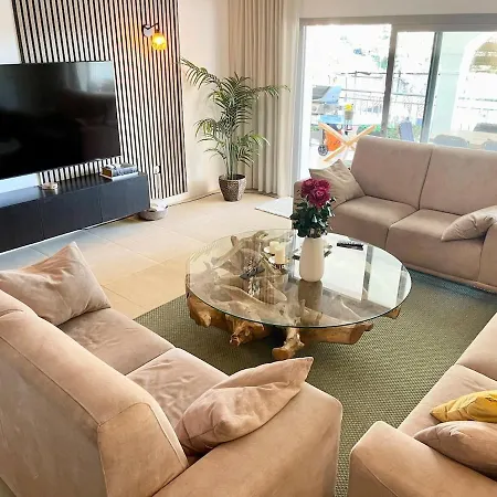 Lovely In The Location 10-12 Beds! فيلة