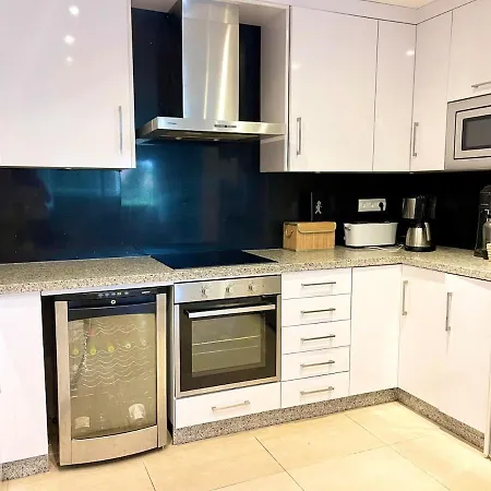 Villa Lovely In The Location 10-12 Beds! Marbella