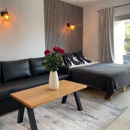 Lovely In The Location 10-12 Beds!