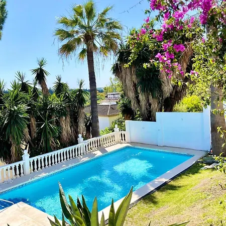 Lovely In The Location 10-12 Beds!