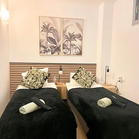 Lovely In The Location 10-12 Beds!