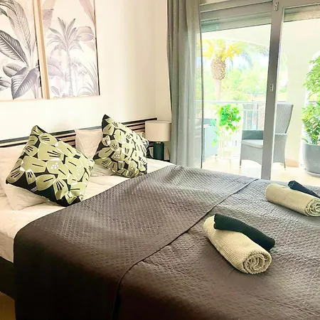 Lovely In The Location 10-12 Beds! Vila Marbella