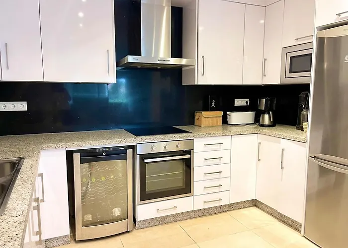 Willa Lovely In The Location 10-12 Beds! Marbella