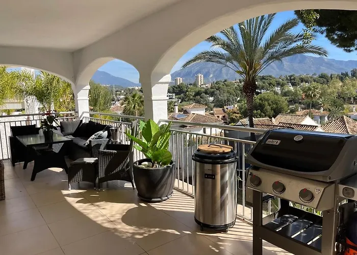 Lovely In The Location 10-12 Beds! Marbella