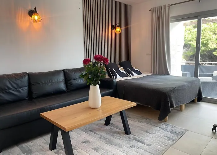 Lovely In The Location 10-12 Beds!