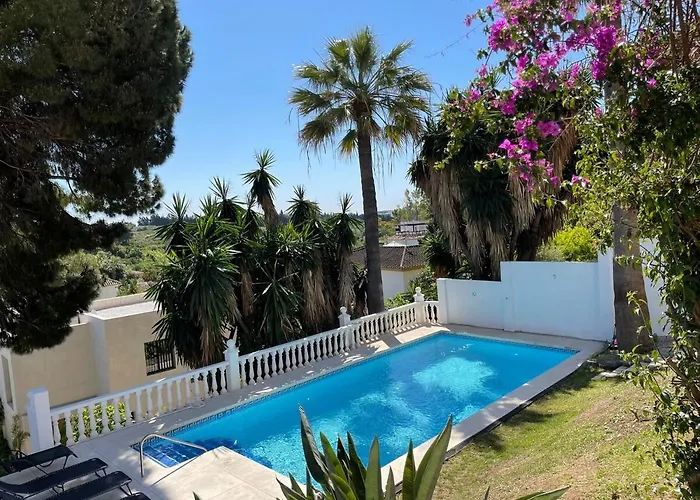 Lovely In The Location 10-12 Beds! マルベーリャ
