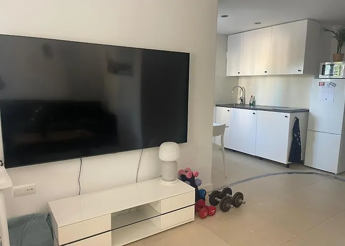 Lovely In The Location 10-12 Beds!