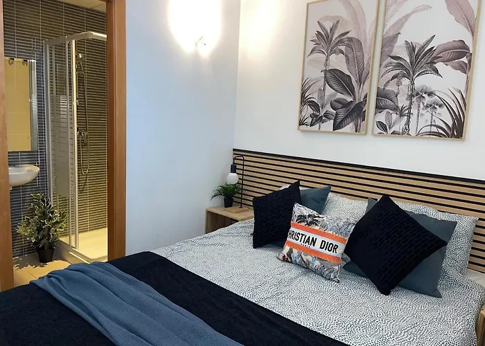 Lovely In The Location 10-12 Beds! Marbella