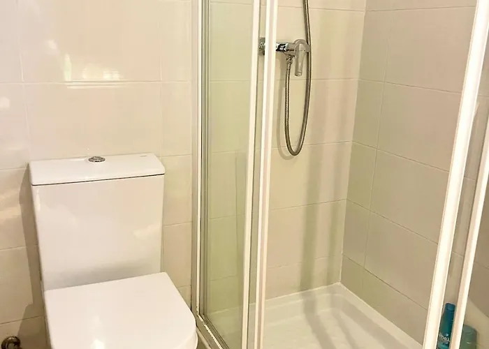 Lovely In The Location 10-12 Beds! * Marbella