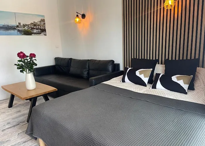 Lovely In The Location 10-12 Beds!