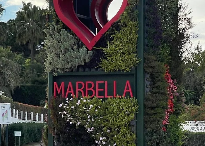 Willa Lovely In The Location 10-12 Beds! Marbella