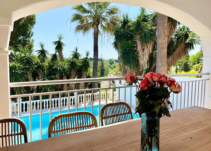 Lovely In The Location 10-12 Beds!