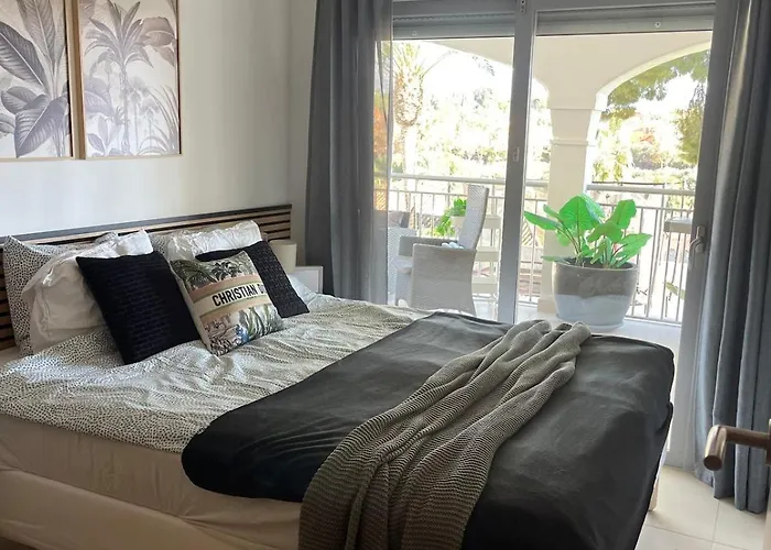 Lovely In The Location 10-12 Beds!