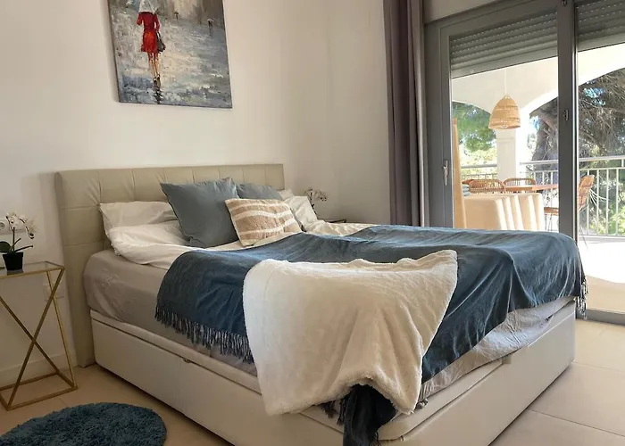 Lovely In The Location 10-12 Beds!