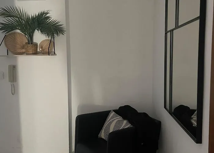 Lovely In The Location 10-12 Beds! Willa