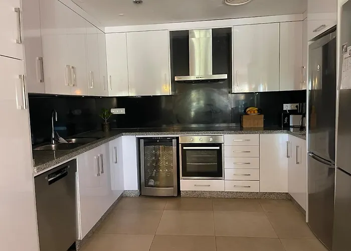 Willa Lovely In The Location 10-12 Beds! Marbella