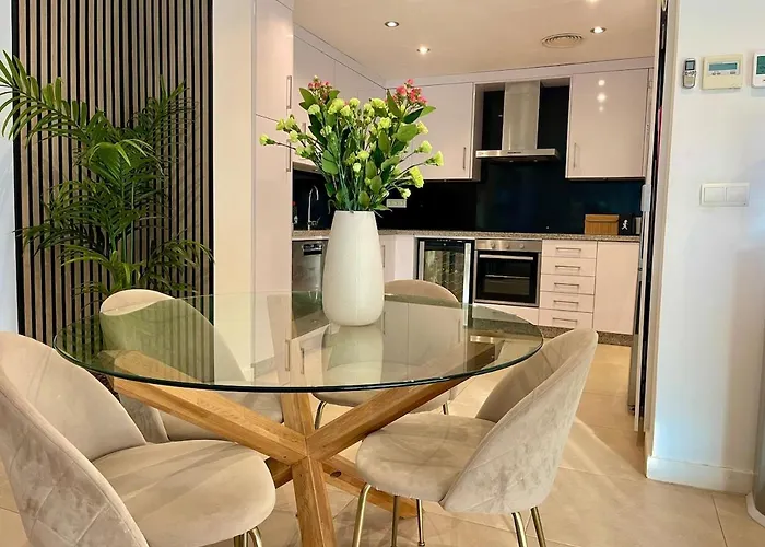 Lovely In The Location 10-12 Beds!