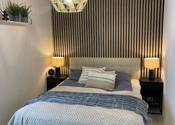 Lovely In The Location 10-12 Beds! Willa