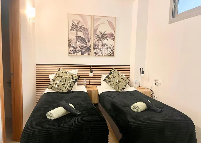 Lovely In The Location 10-12 Beds!