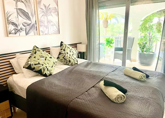 Lovely In The Location 10-12 Beds! Willa Marbella