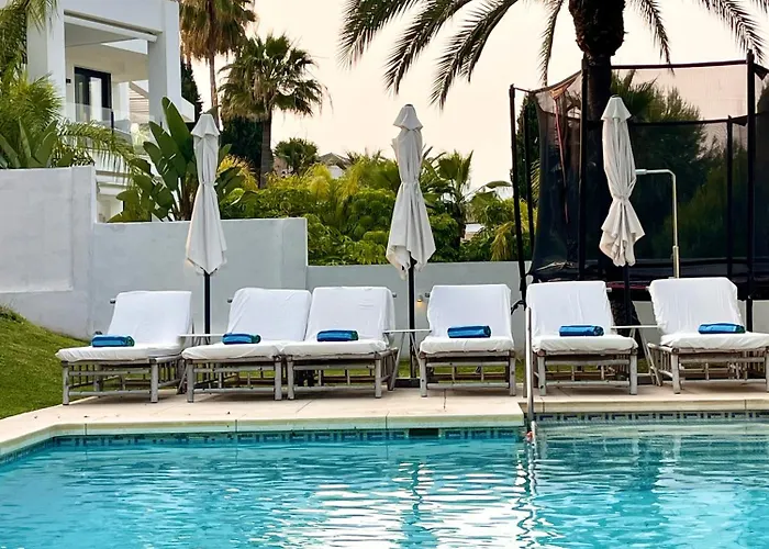 Lovely In The Location 10-12 Beds! Willa