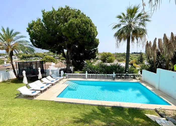 Lovely In The Location 10-12 Beds! Villa