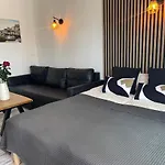 Lovely In The Location 10-12 Beds!