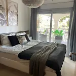 Lovely In The Location 10-12 Beds!