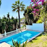 Lovely In The Location 10-12 Beds!