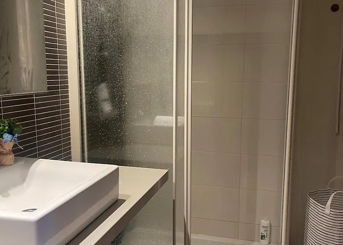 Lovely In The Location 10-12 Beds! Villa