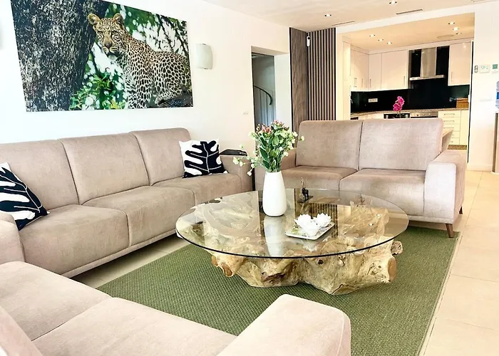 Villa Lovely In The Location 10-12 Beds! Marbella