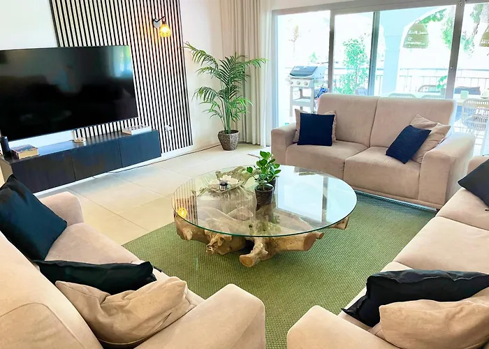 Villa Lovely In The Location 10-12 Beds! Marbella