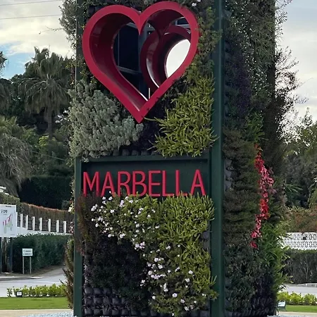 ヴィラ Lovely In The Location 10-12 Beds! マルベーリャ