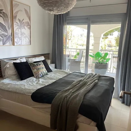 Lovely In The Location 10-12 Beds!